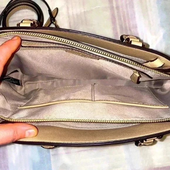 NINE WEST SHOULDER BAG PERFECT CLEAN CONDITION. Has damage , described on video - Picture 6 of 8